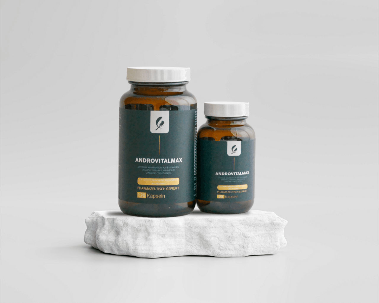 AndrovitalMax - Premium Männervitamine von YAS Medica. Bioaktive Vitamine und organische Mineralien wie Zink, Biotin, Vitamin C, Magnesiumcitrat und Folsäure für einen normalen Testosteronspiegel , gesunde Haare und mehr Energie. Fördert das allgemeine Wohlbefinden von Männern.